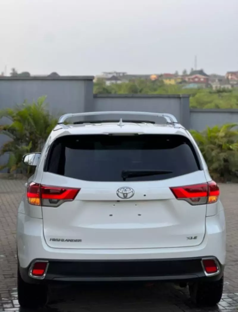 Toyota Highlander   - 2017