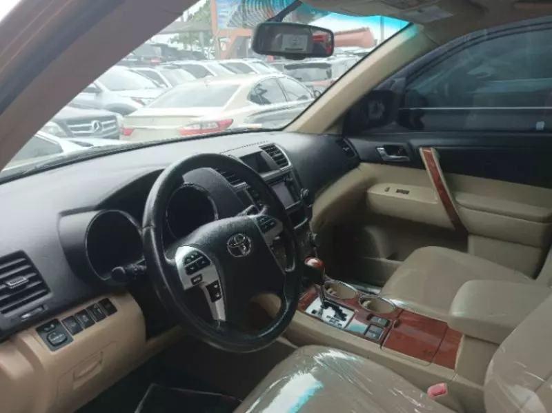 Toyota Highlander   - 2014