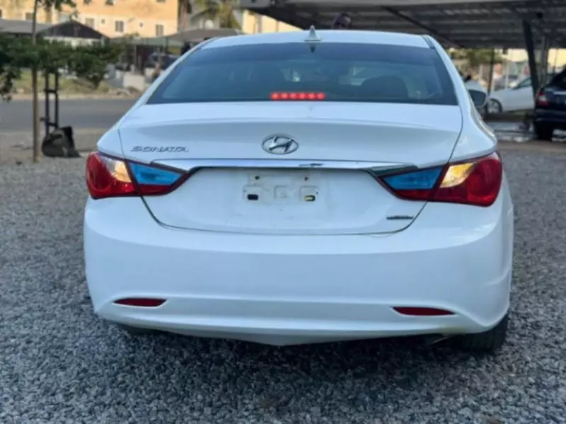 Hyundai Sonata   - 2010