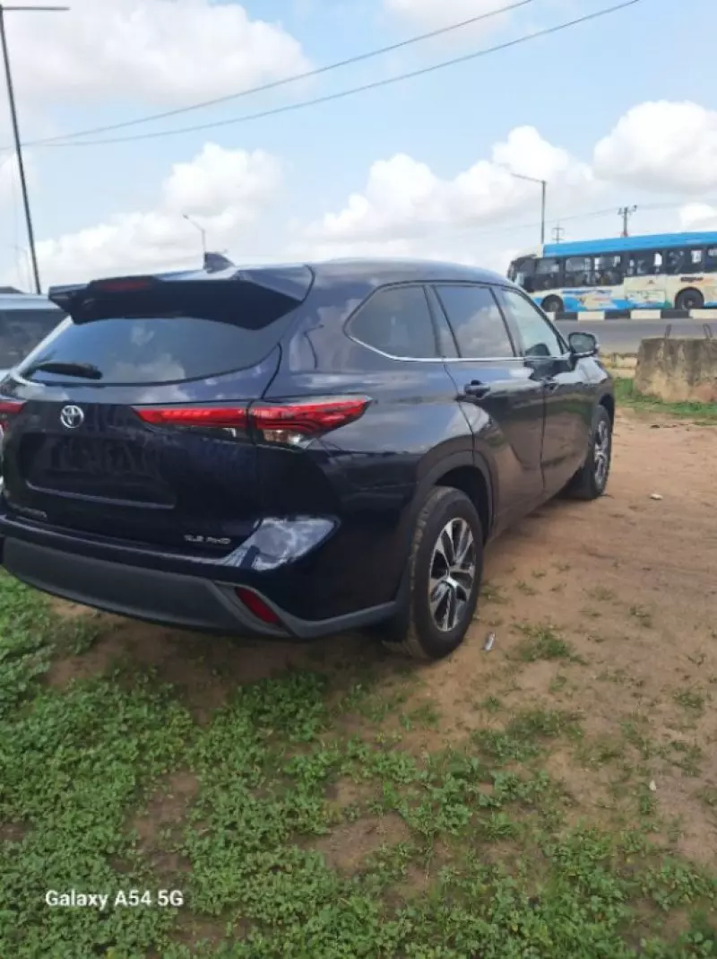 Toyota Highlander   - 2021