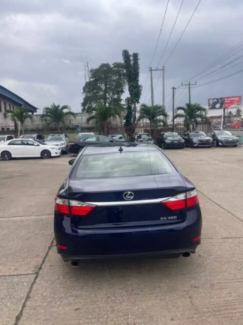 Lexus ES   - 2013