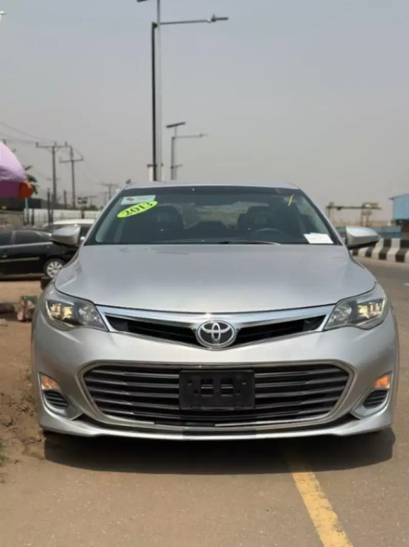 Toyota Avalon   - 2013