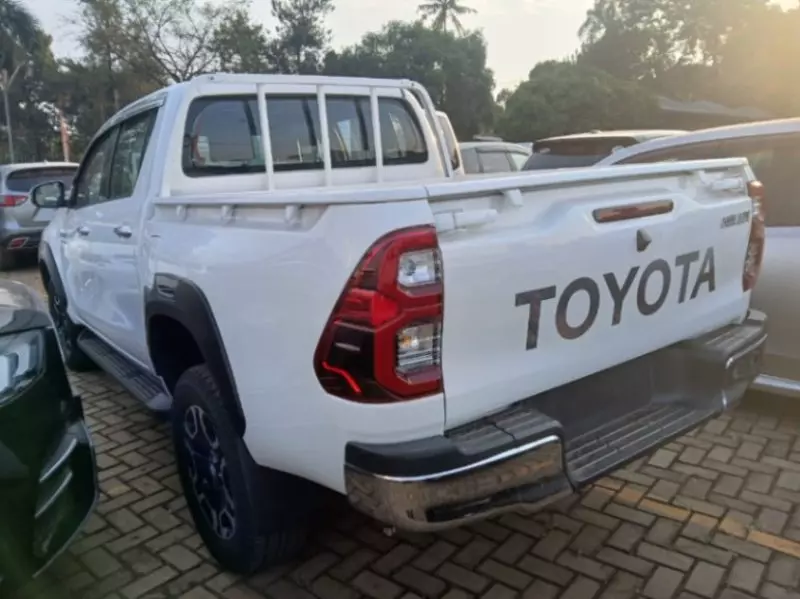 Toyota Hilux   - 2018