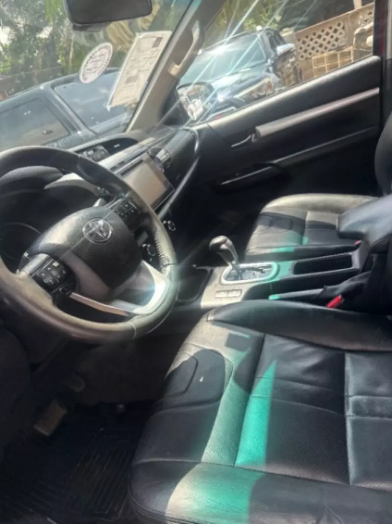 Toyota Hilux   - 2016