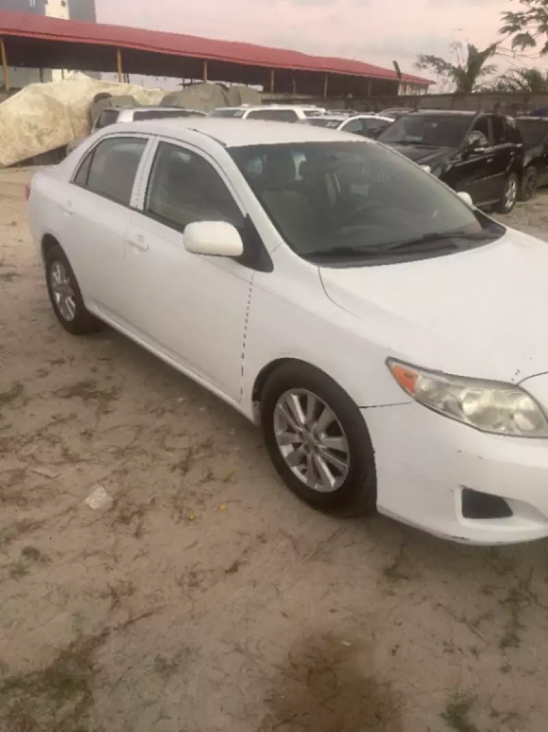 TOYOTA Corolla   - 2010