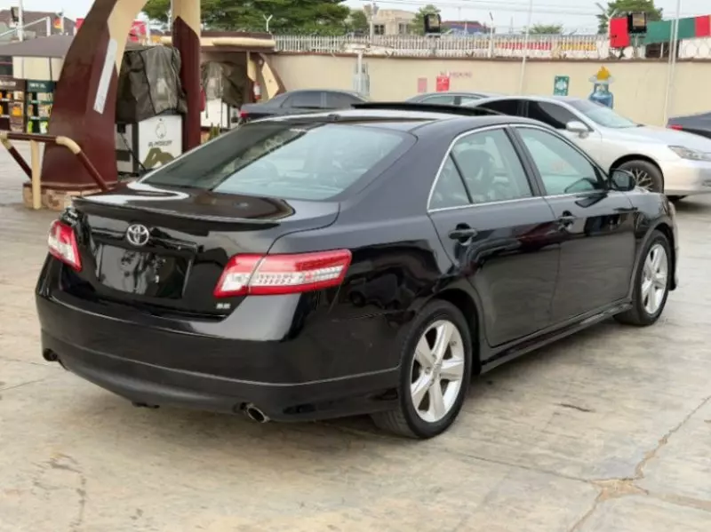Toyota Camry   - 2011