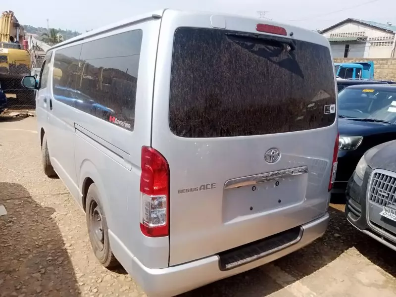 Toyota Hiace   - 2013