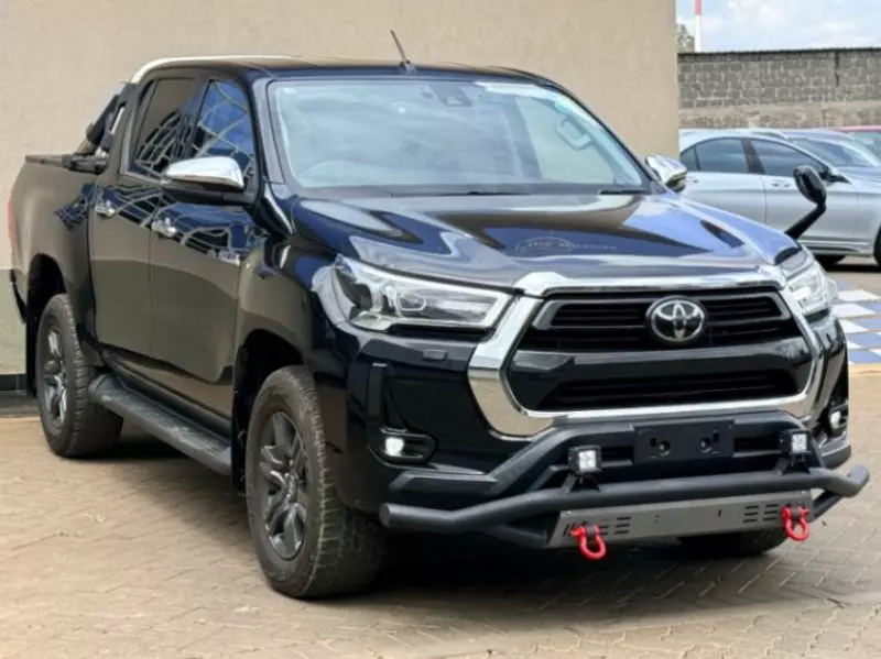 Toyota Hilux   - 2021