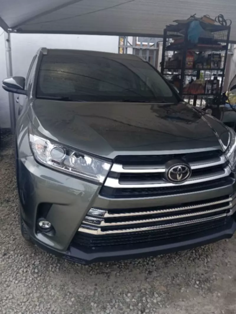 Toyota Highlander   - 2017
