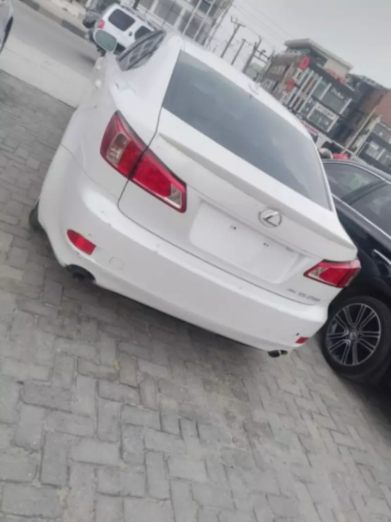 Lexus IS 250   - 2011