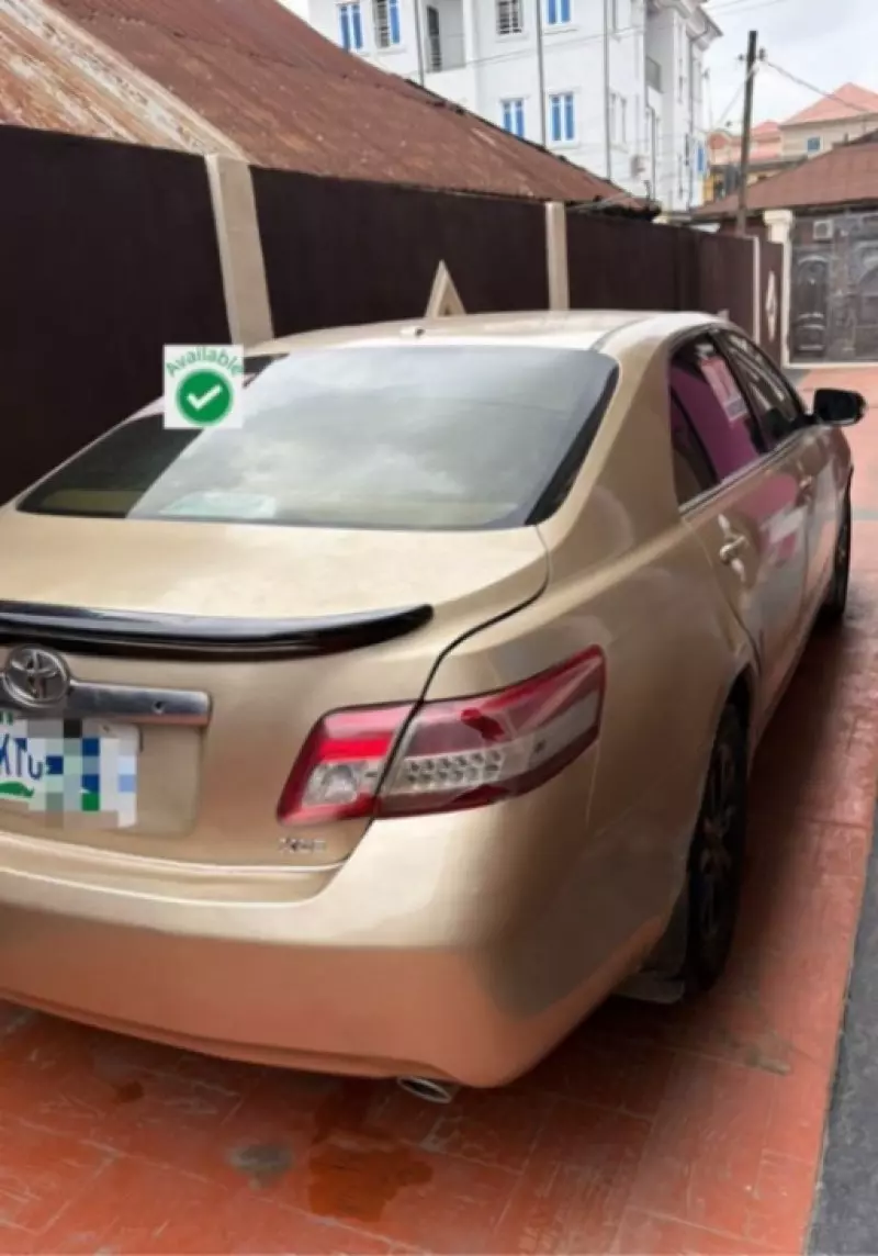 Toyota Camry   - 2011