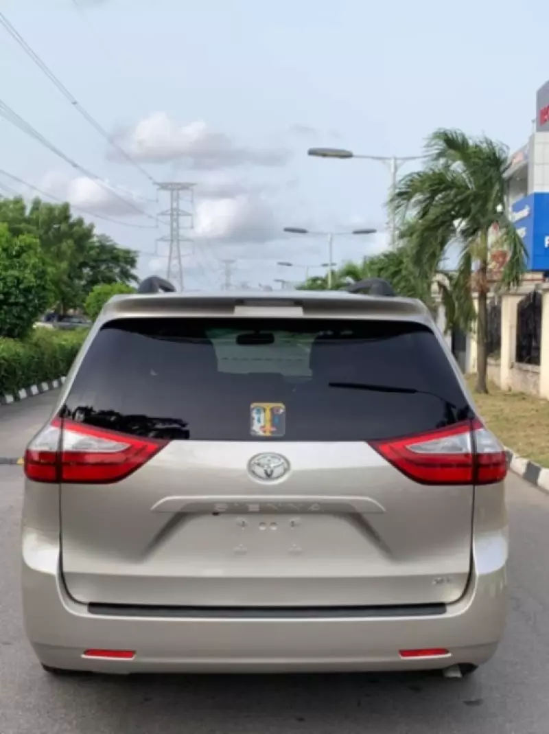 Toyota Sienna   - 2023