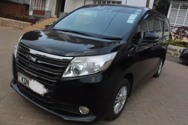 Toyota Noah   - 2016