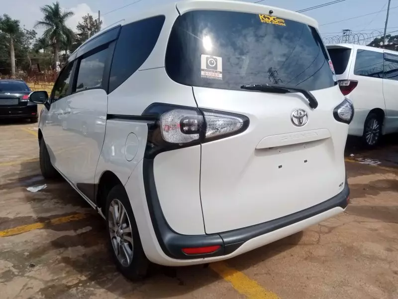 Toyota Sienta   - 2016