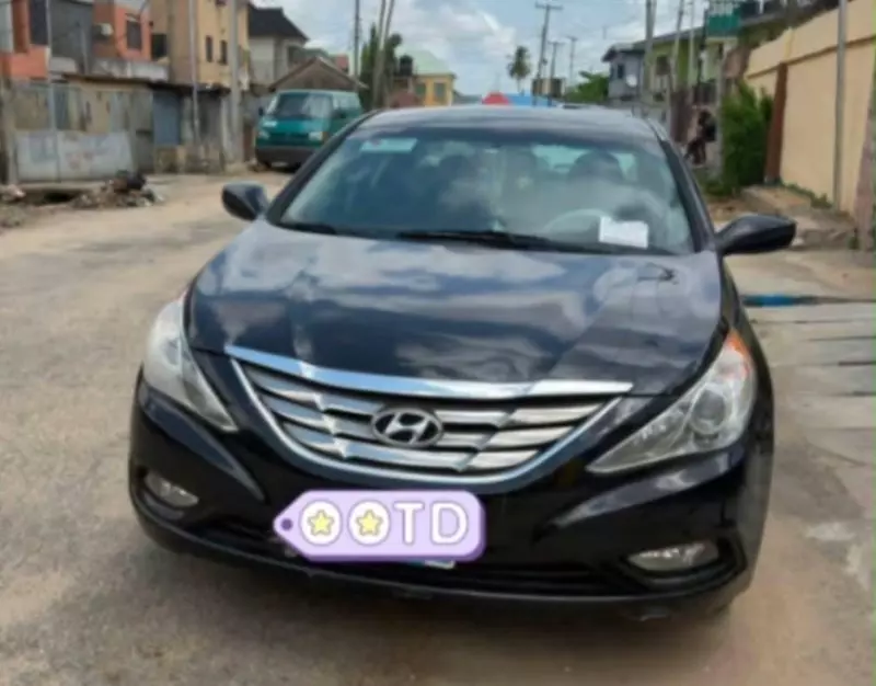 Hyundai Sonata   - 2013