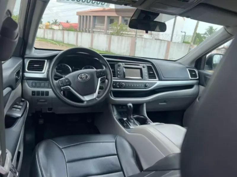 Toyota Highlander   - 2019