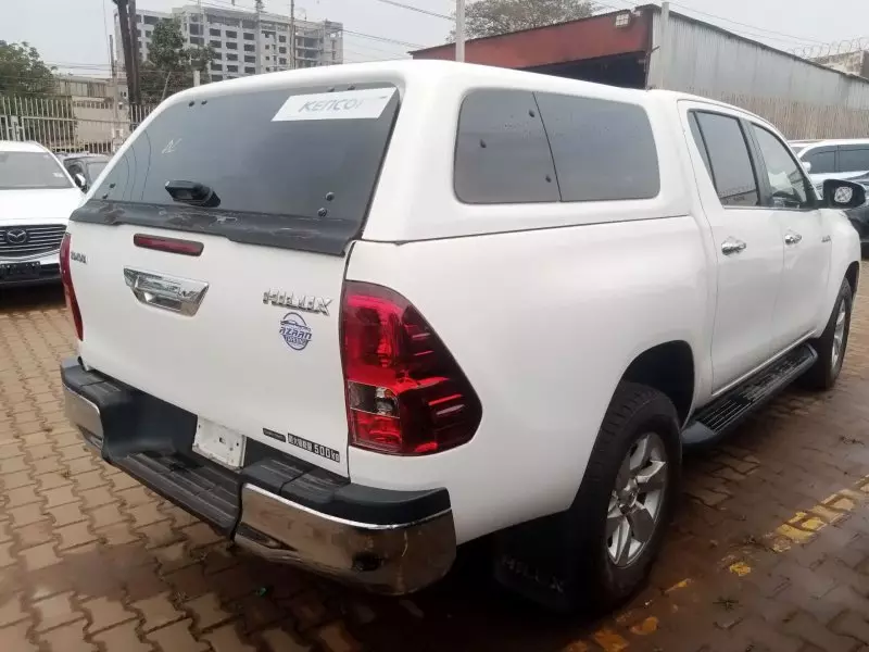 Toyota Hilux   - 2017