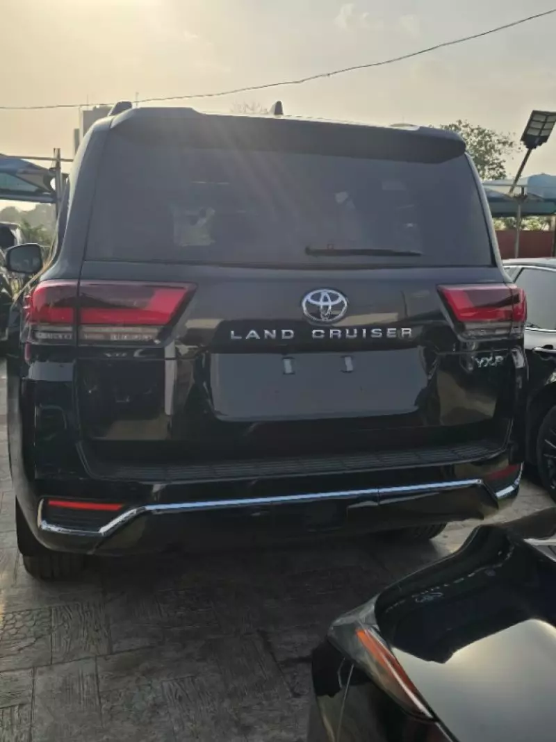 Toyota Land Cruiser   - 2025