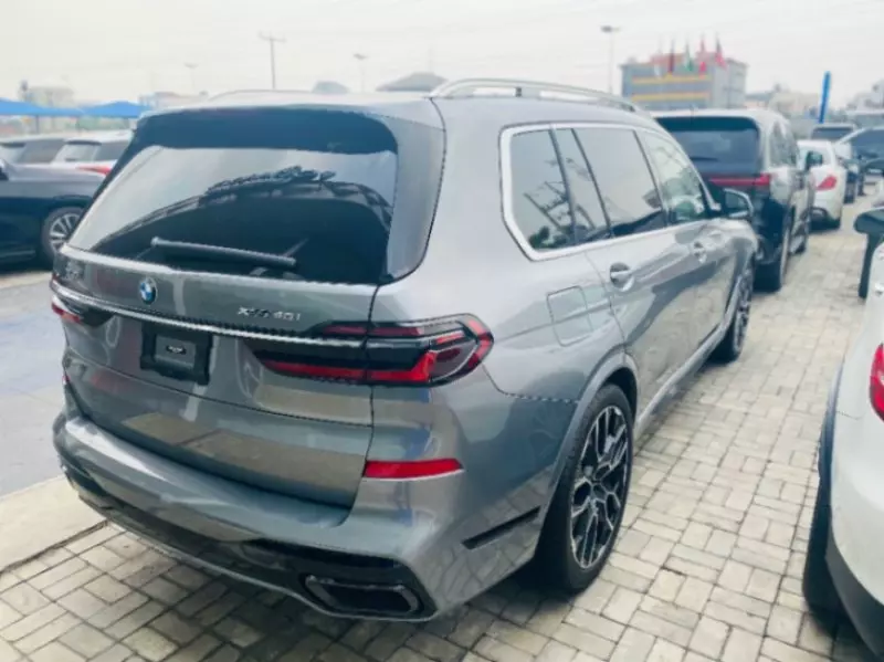 BMW X7   - 2023