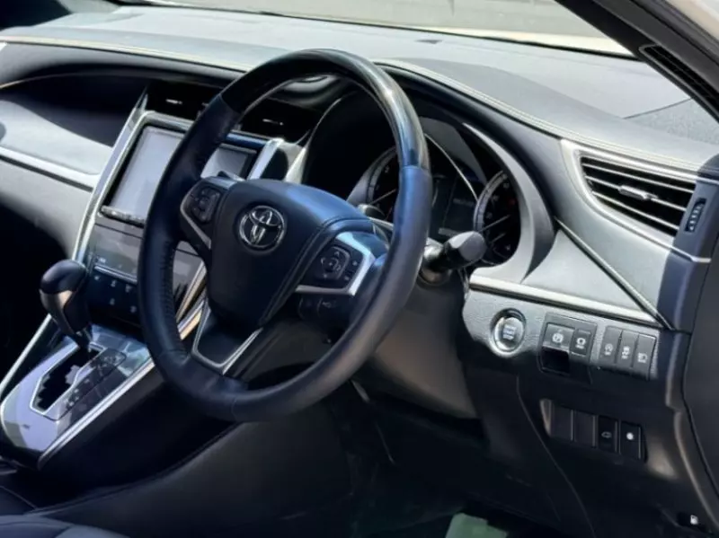 Toyota Harrier   - 2018