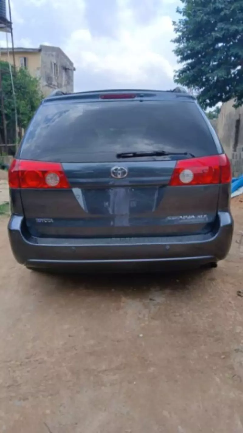 Toyota Sienna - 2007