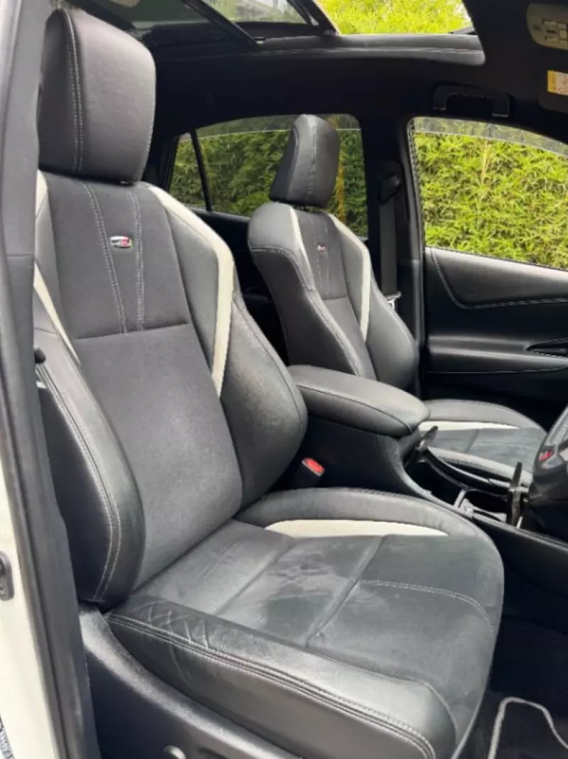 Toyota Harrier   - 2019