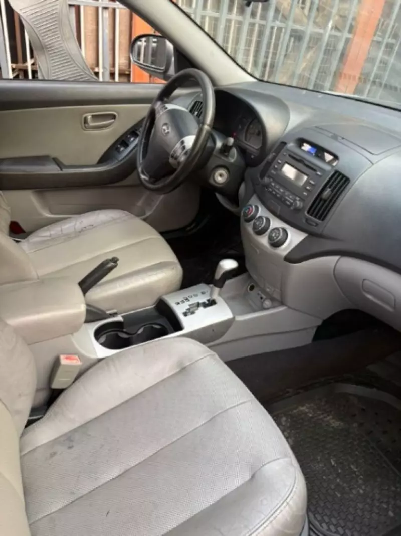 Hyundai Elantra   - 2009