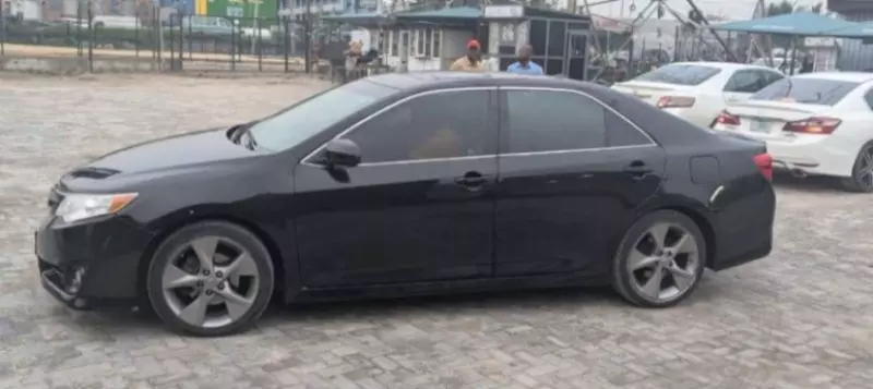 Toyota Camry   - 2012