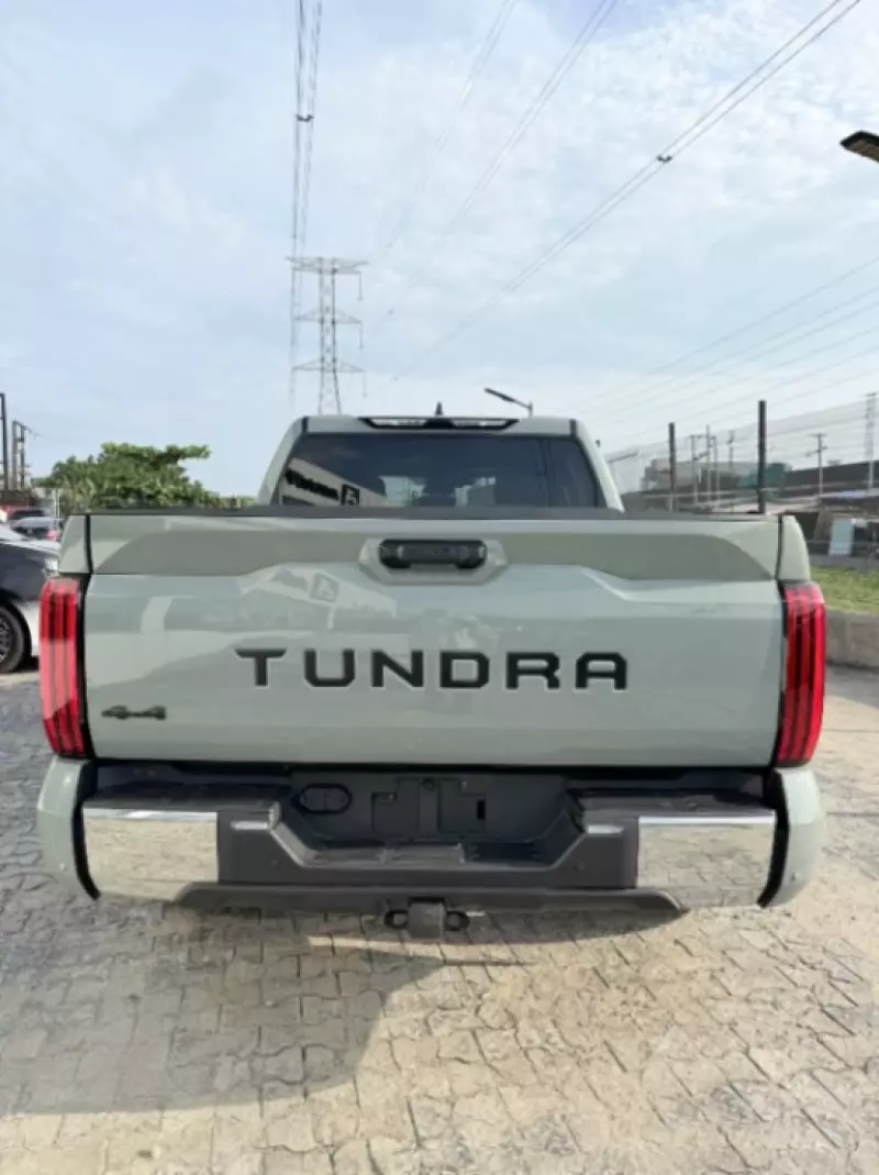 TOYOTA Tundra   - 2024