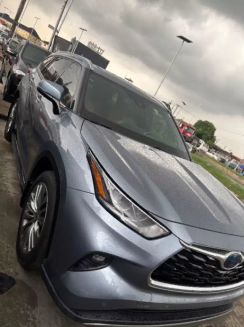 Toyota Highlander   - 2021
