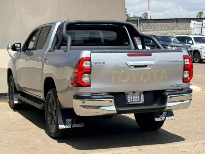 Toyota Hilux   - 2020