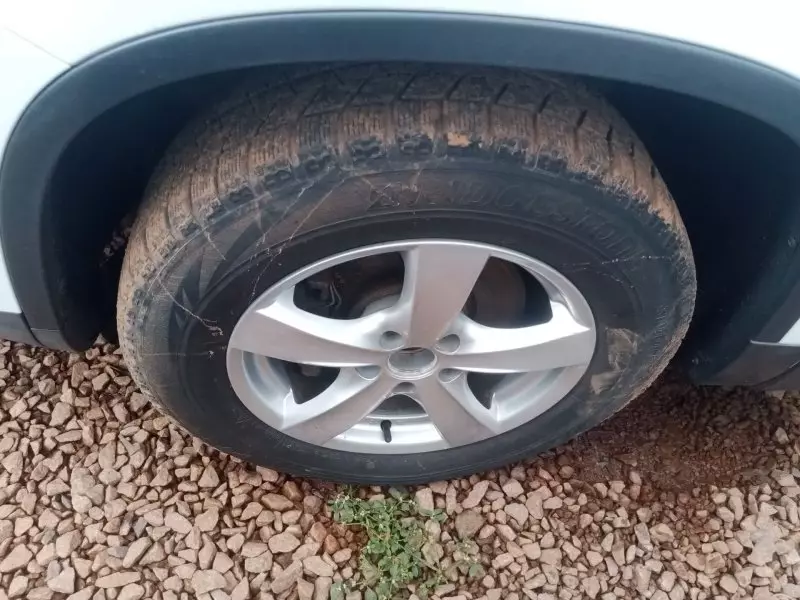 Volkswagen Tiguan   - 2012