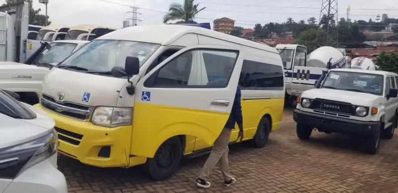Toyota Hiace (High Roof) - 2010
