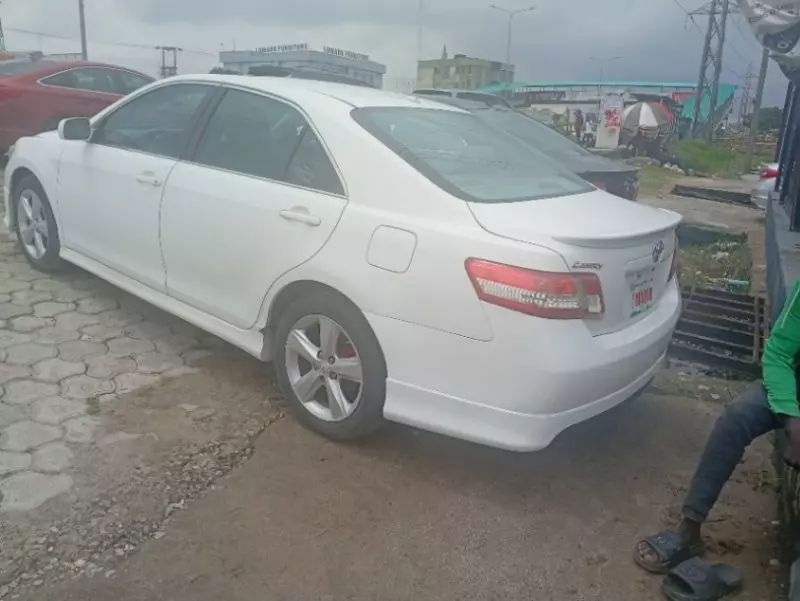 TOYOTA camry - 2010