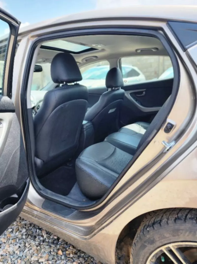 Hyundai Elantra   - 2013