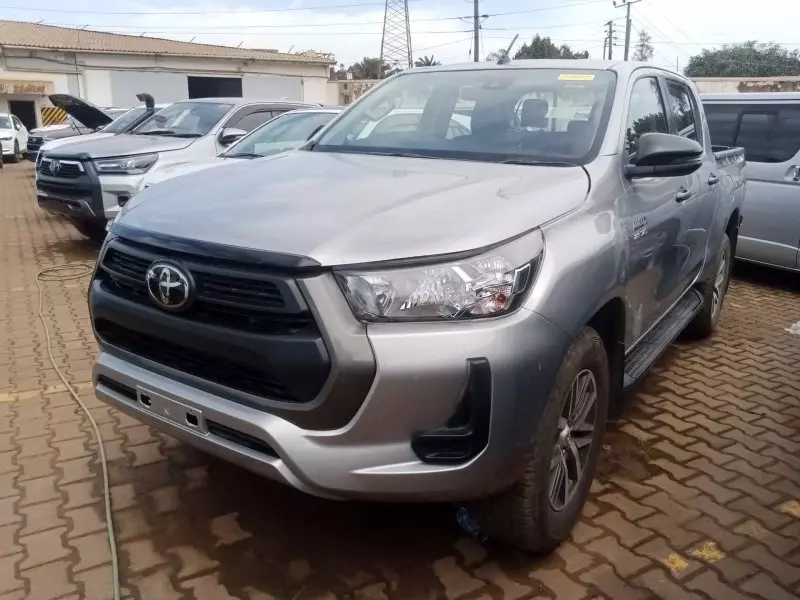 Toyota Hilux   - 2019