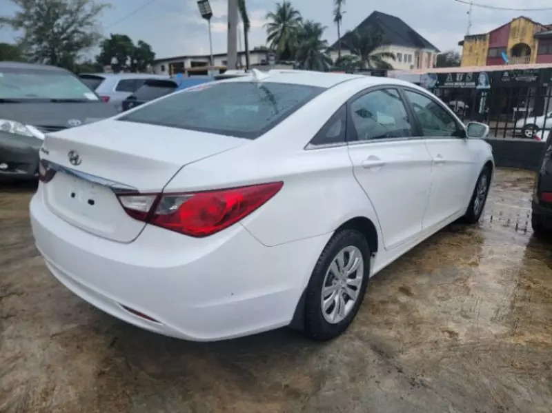 Hyundai Sonata   - 2011