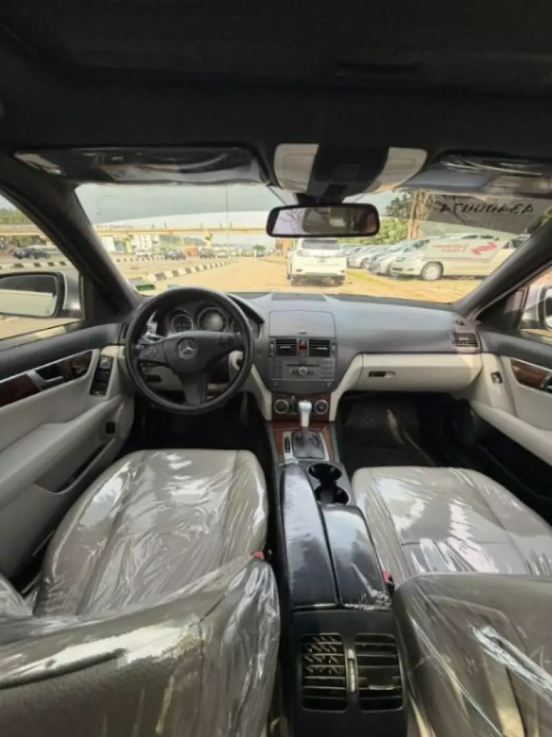Mercedes-Benz C-Class - 2009