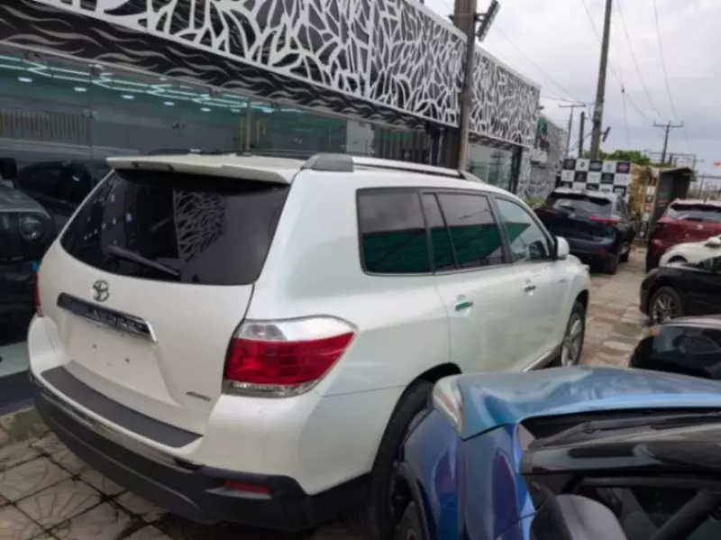 Toyota Highlander   - 2011