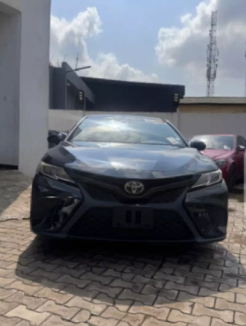 Toyota Camry   - 2018