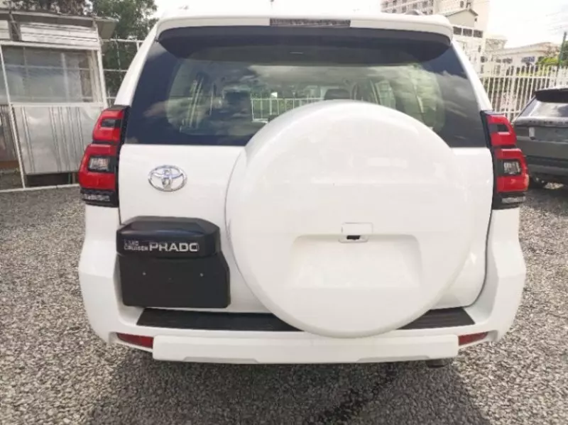 Toyota Land Cruiser VX   - 2023