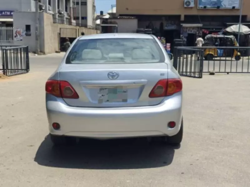 TOYOTA Corolla   - 2010
