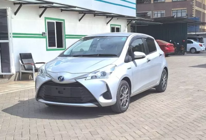 Toyota Vitz   - 2018