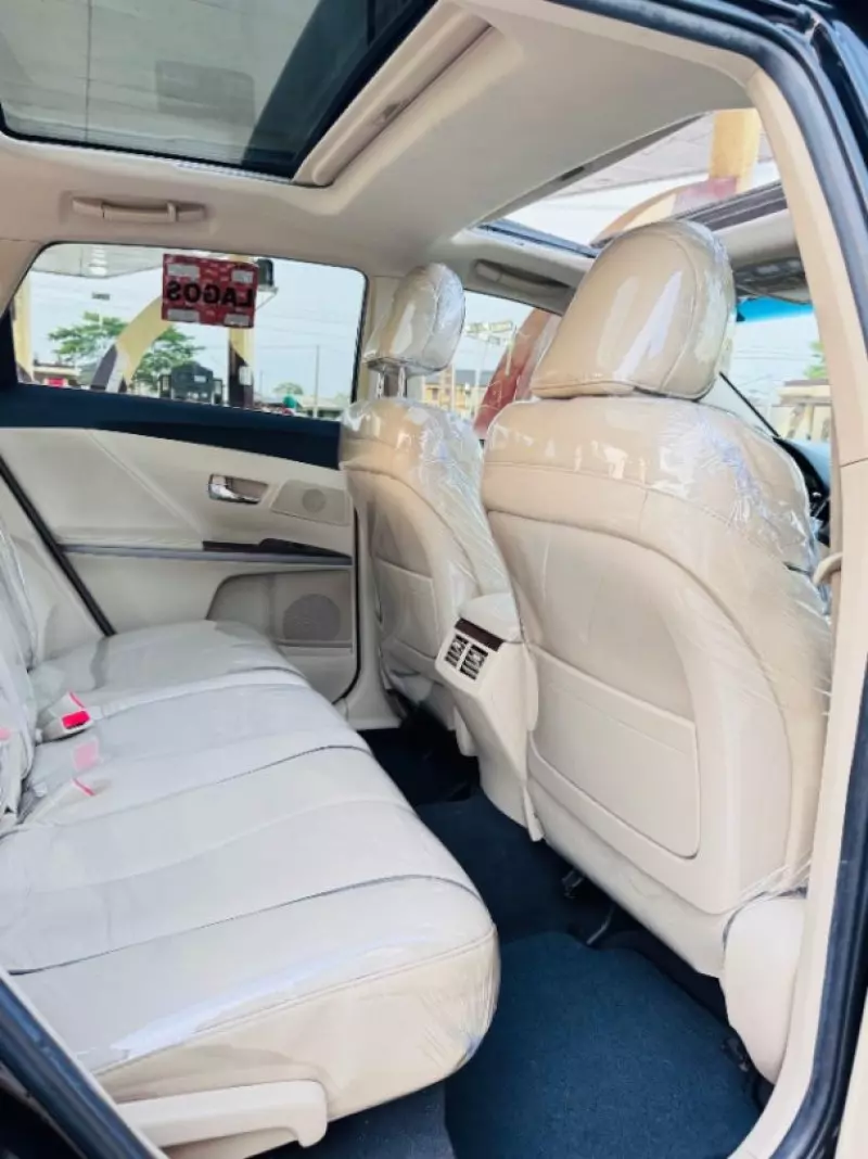 Toyota Venza   - 2011