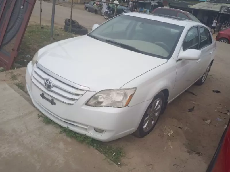 Toyota Avalon - 2005