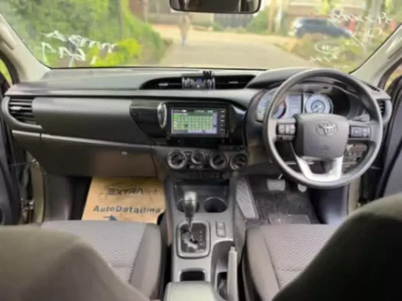 TOYOTA Hilux   - 2021