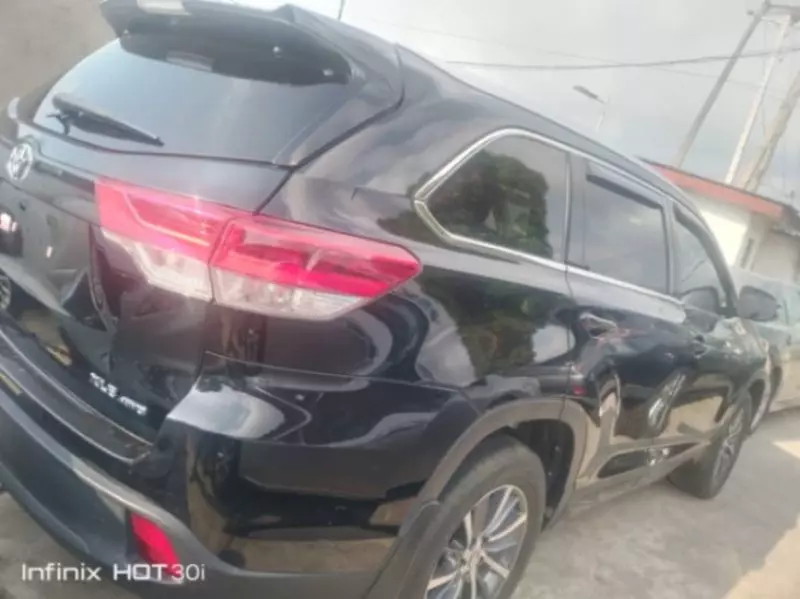 Toyota Highlander   - 2017