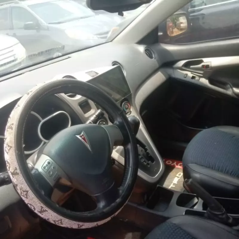 Pontiac Vibe   - 2009