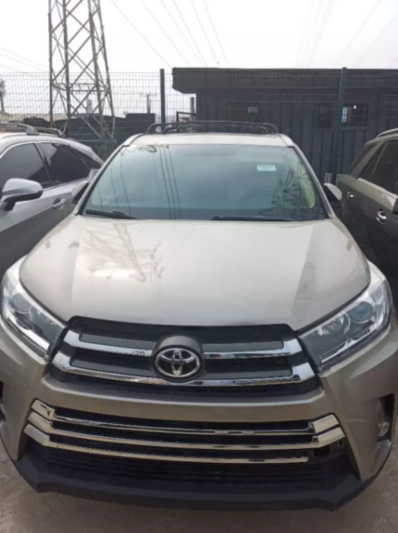 Toyota Highlander   - 2015
