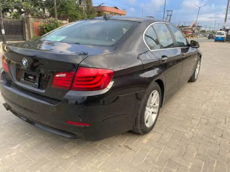 BMW 528xi   - 2012